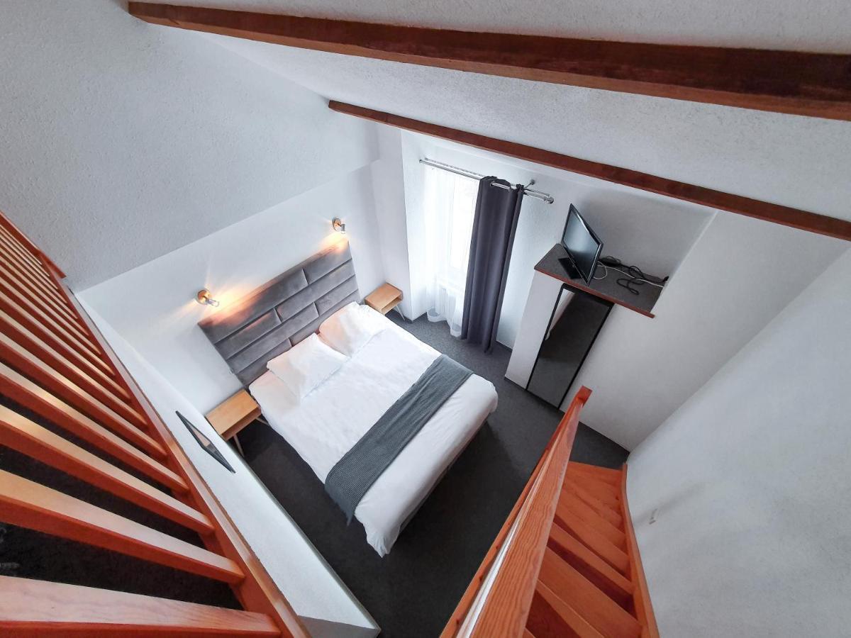 Hotel Les Tilleuls De Pareloup A Salles-Curan Εξωτερικό φωτογραφία