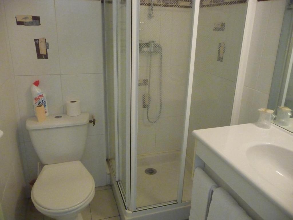 Hotel Les Tilleuls De Pareloup A Salles-Curan Δωμάτιο φωτογραφία