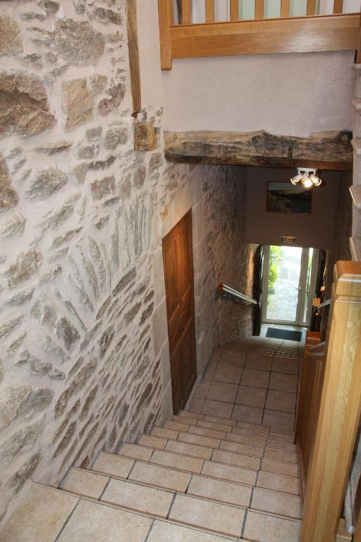 Hotel Les Tilleuls De Pareloup A Salles-Curan Εξωτερικό φωτογραφία