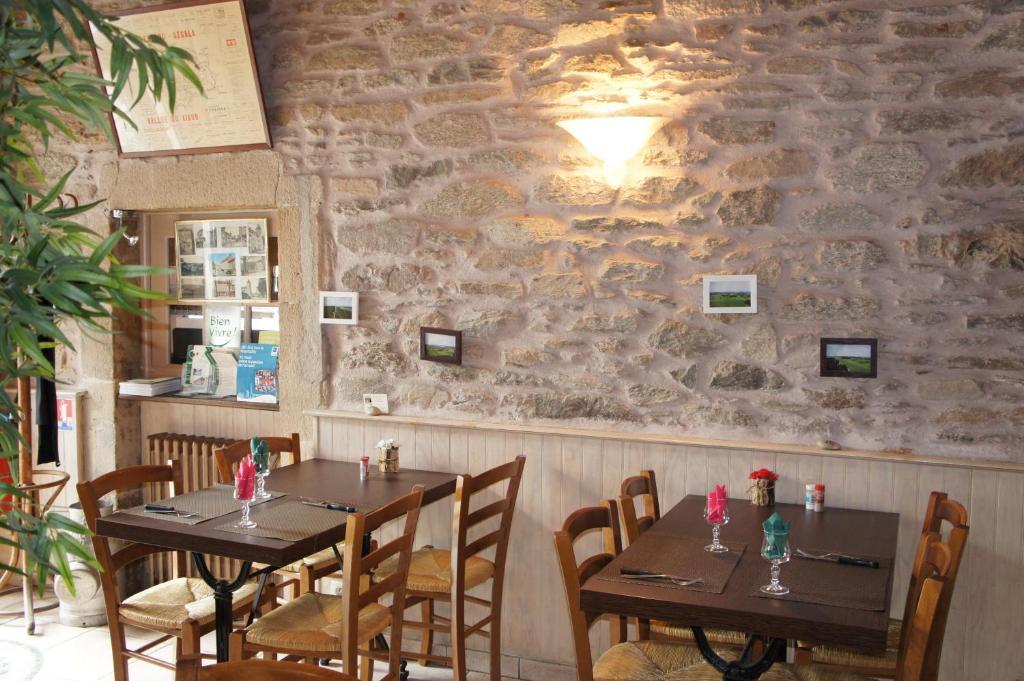 Hotel Les Tilleuls De Pareloup A Salles-Curan Εξωτερικό φωτογραφία